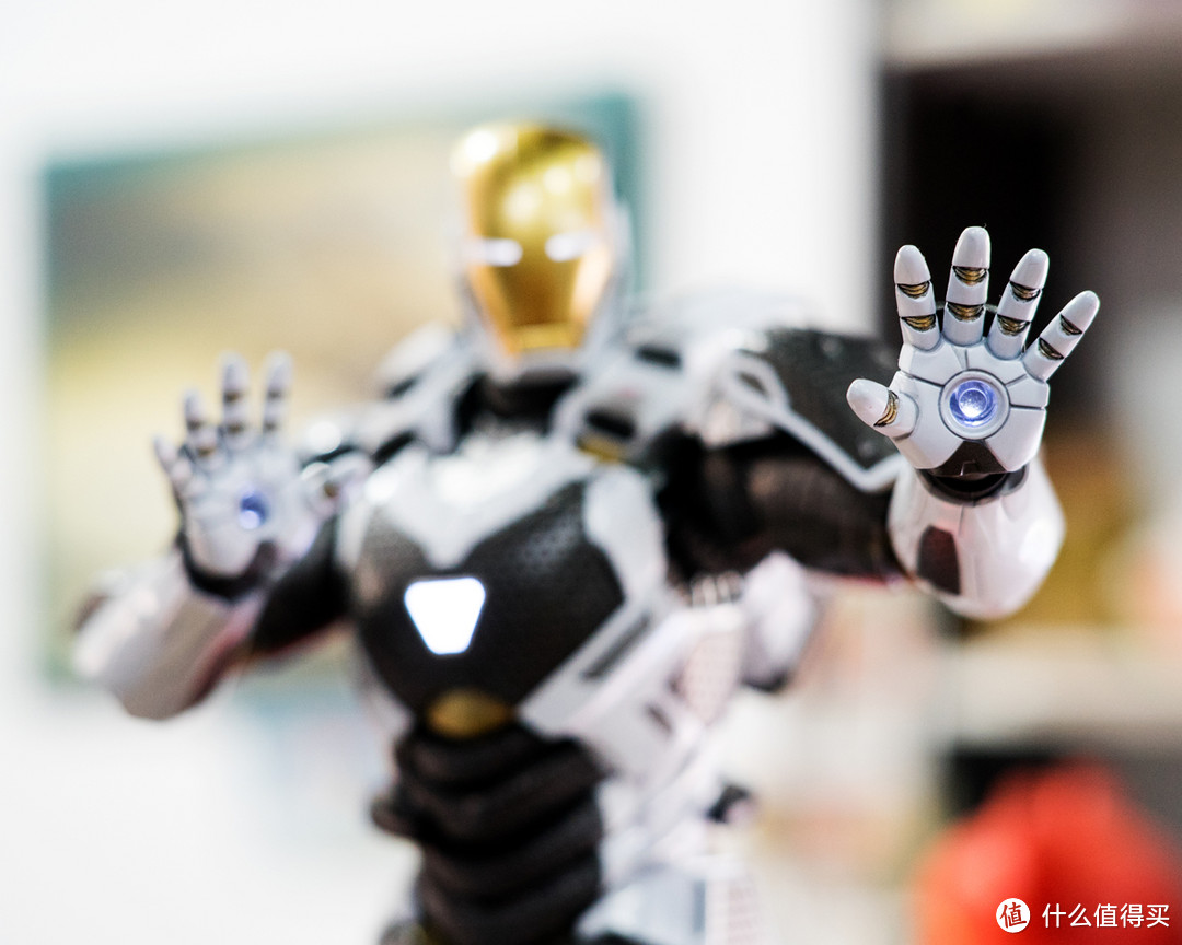 白色精灵：Hot Toys MMS214 钢铁侠 Mark39 双子星开箱