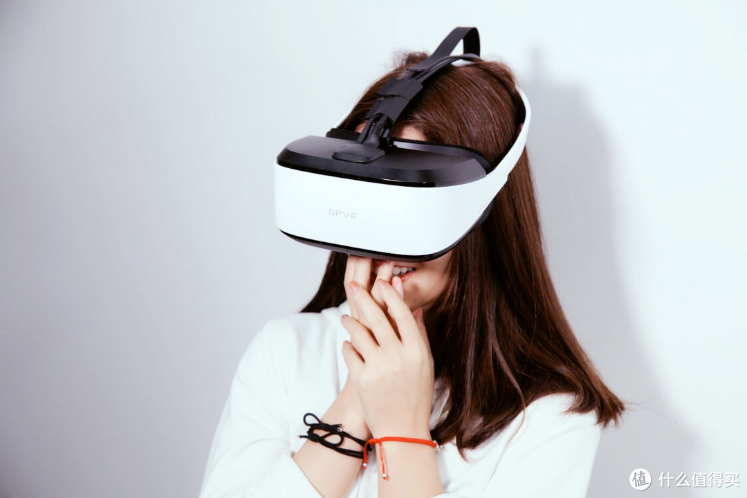 没时间陪女友看《复联3》，不如一起在家玩VR影院吧