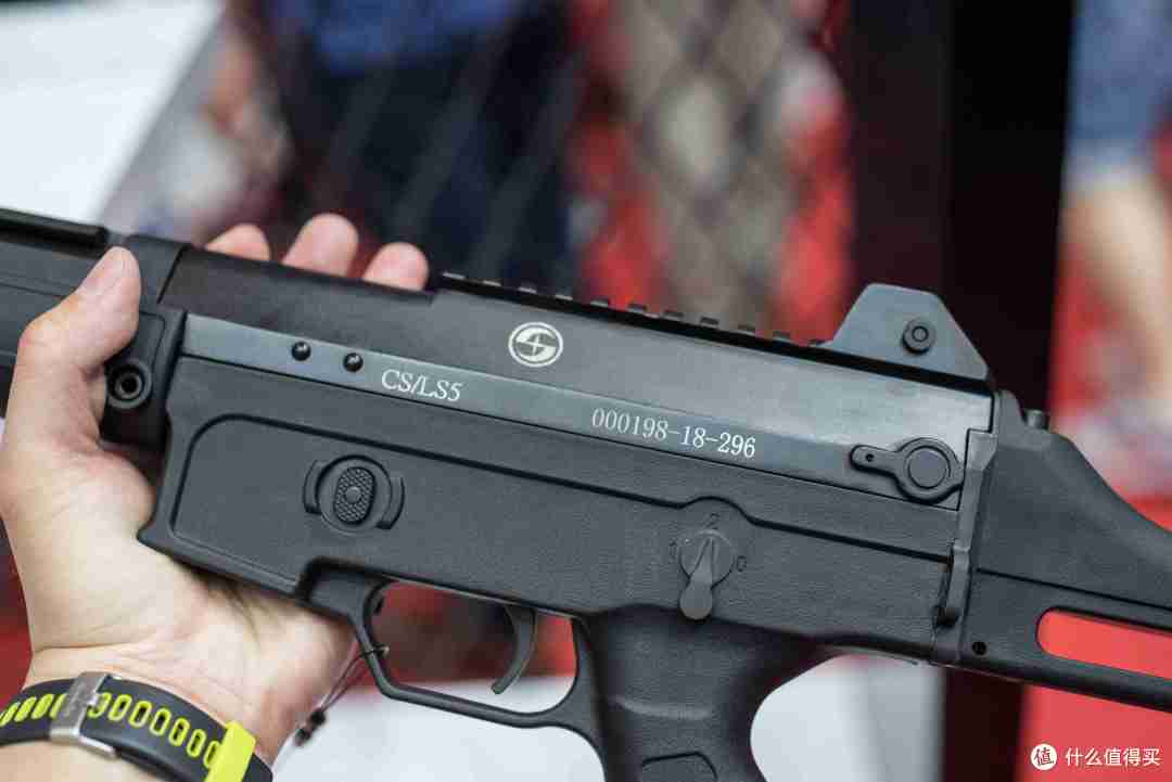 我替你们去参加了国内仅有的玩枪展会并发回了这篇关于轻武器和瞄具的