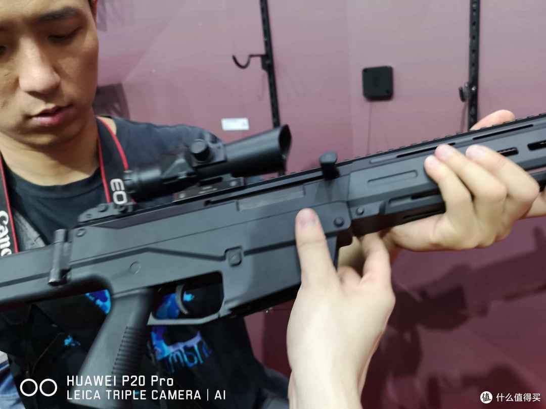 我替你们去参加了国内仅有的玩枪展会,并发回了这篇关于轻武器和瞄具的现场报道
