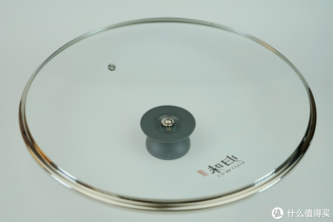 让我们谈谈中式铸铁炒锅:这弧度一眼心动 — 归味有大气之美