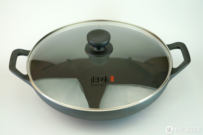 让我们谈谈中式铸铁炒锅:这弧度一眼心动 — 归味有大气之美