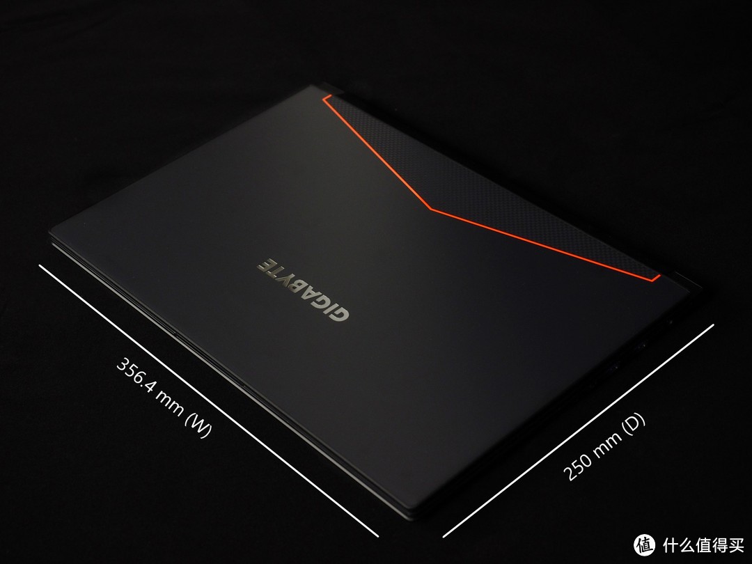 无惧桌面PC挑战—GIGABYTE 技嘉 赢刃 Aero15 笔记本电脑开箱