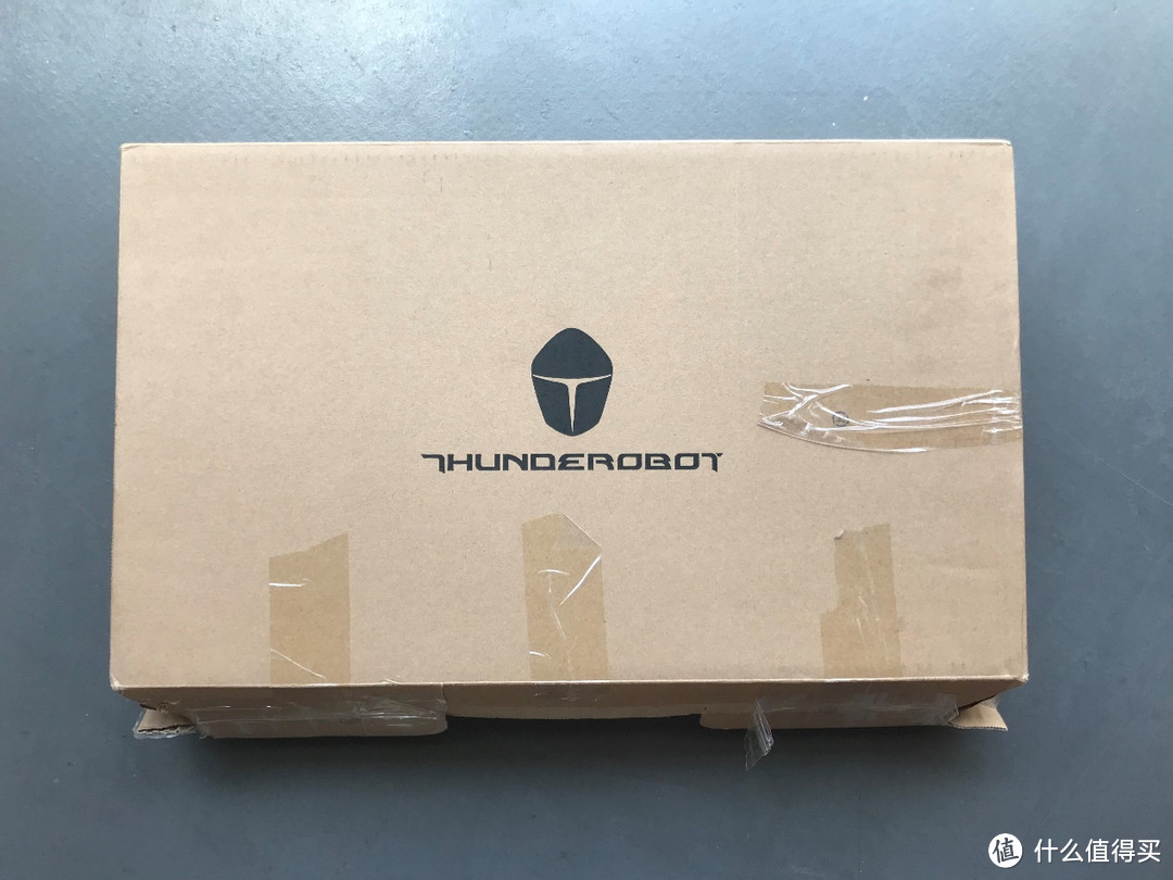 出差开黑两不误：ThundeRobot 雷神 911Air 星空版 轻薄游戏本 开箱