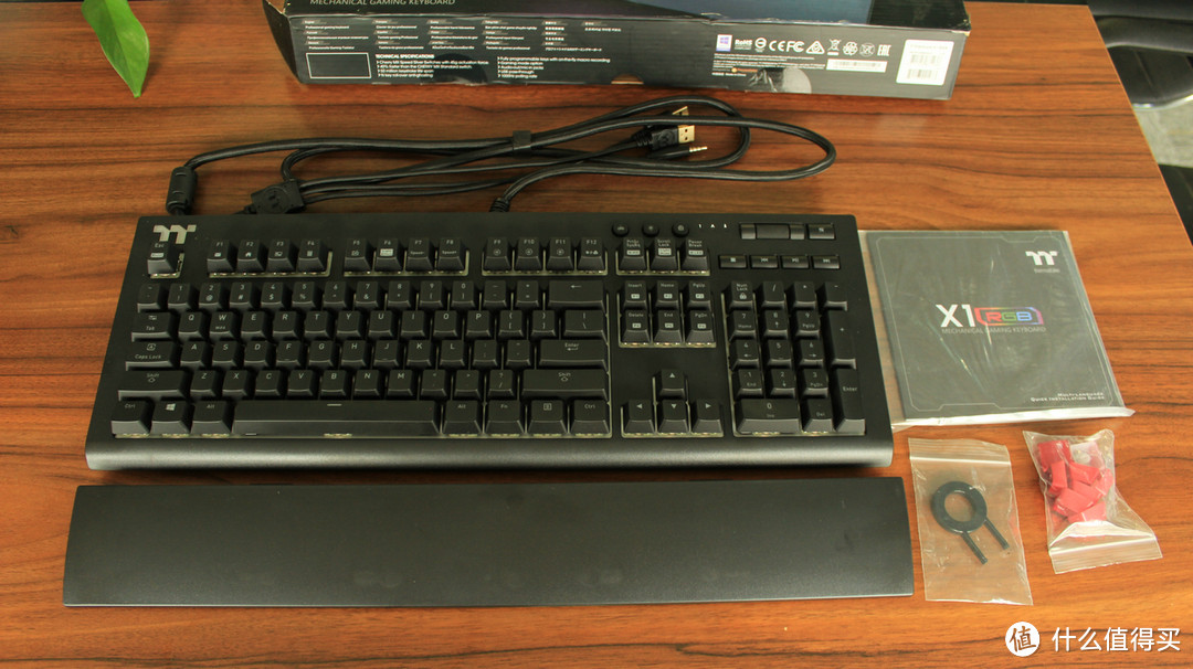 键盘也有“变身”技 TT eSPORTS X1 星脉银轴键盘 上手简评