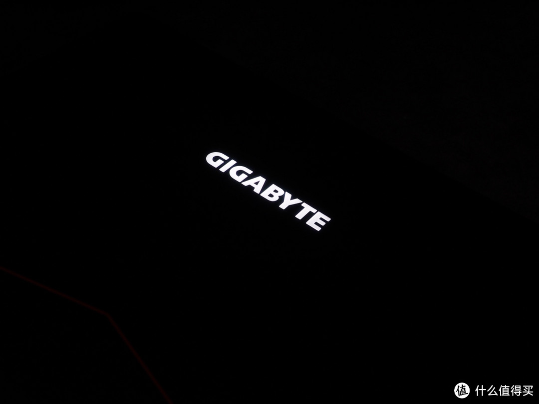 无惧桌面PC挑战—GIGABYTE 技嘉 赢刃 Aero15 笔记本电脑开箱