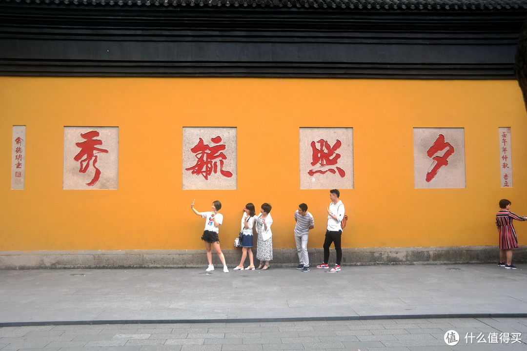 千古名塔雷峰塔已不古，然而周边的景色却让人叹为观止，你不想戳进来看看吗？