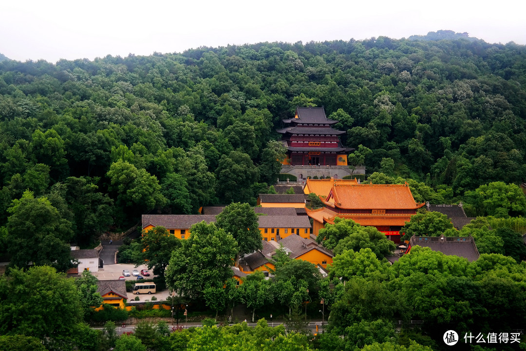 千古名塔雷峰塔已不古，然而周边的景色却让人叹为观止，你不想戳进来看看吗？