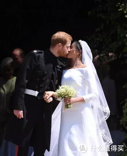 耗资4500万美金的皇室婚礼，新娘妆全靠自己？