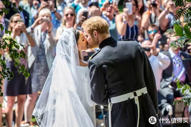 耗资4500万美金的皇室婚礼，新娘妆全靠自己？