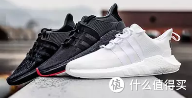 脚感最好没有之一，配色低调不乏亮点：EQT Boost 93/17 黑红跑鞋