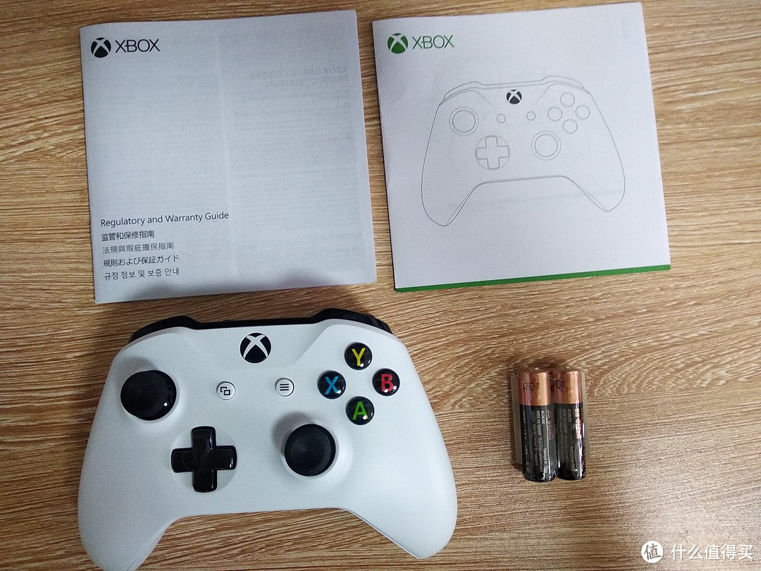 Microsoft 微软 Xbox One S手柄及蓝牙连接器开箱