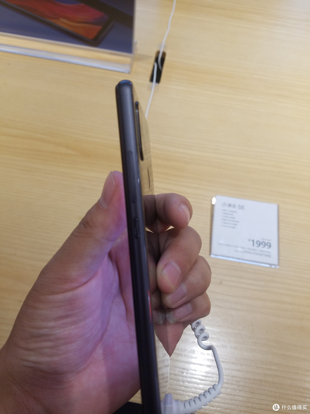 高清图预警！手握MI 小米8 & 小米 8SE新品是种怎样的体验？