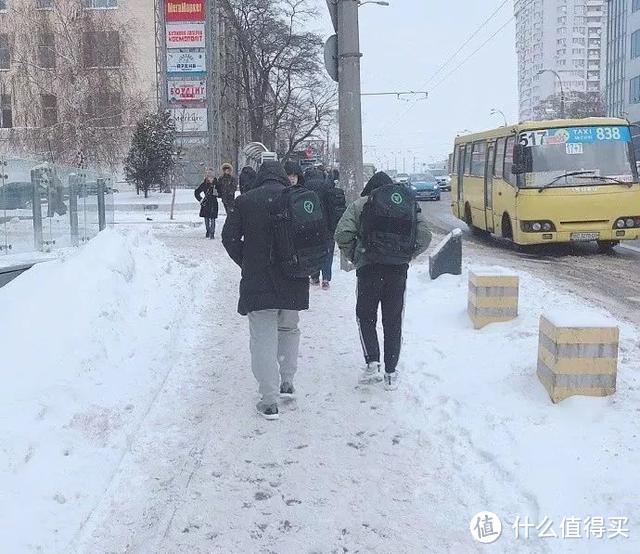 时隔三年，韦神杀回了曾经“梦碎的地方”，这次陪着他的是4AM