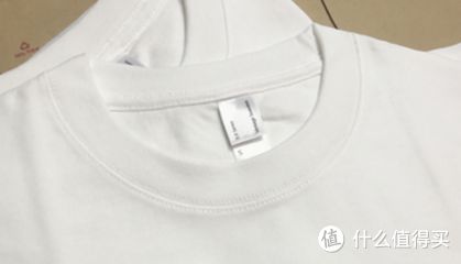 如何挑选一件高质量的白T恤 ？这里面的学问可不少