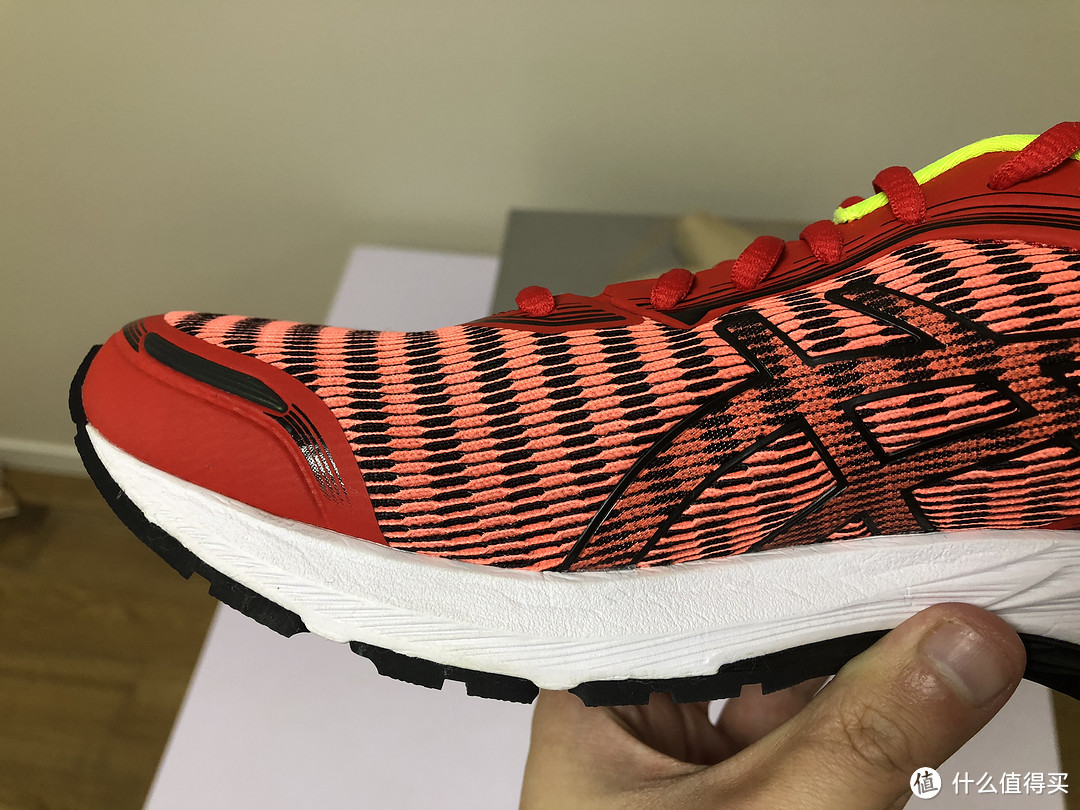 一双定位比较尴尬的跑鞋—Asics 亚瑟士 DynaFlyte 开箱