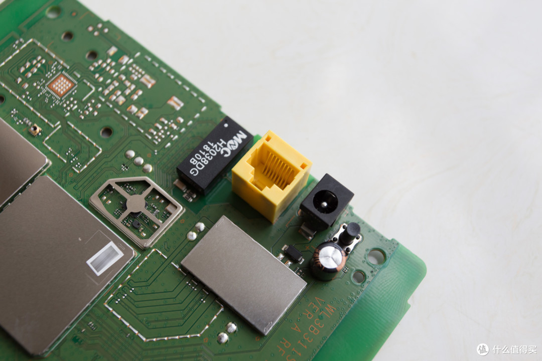 免布线畅享自由:华为4g路由2 全4g无线路由 拆解测评_路由器_什么值得