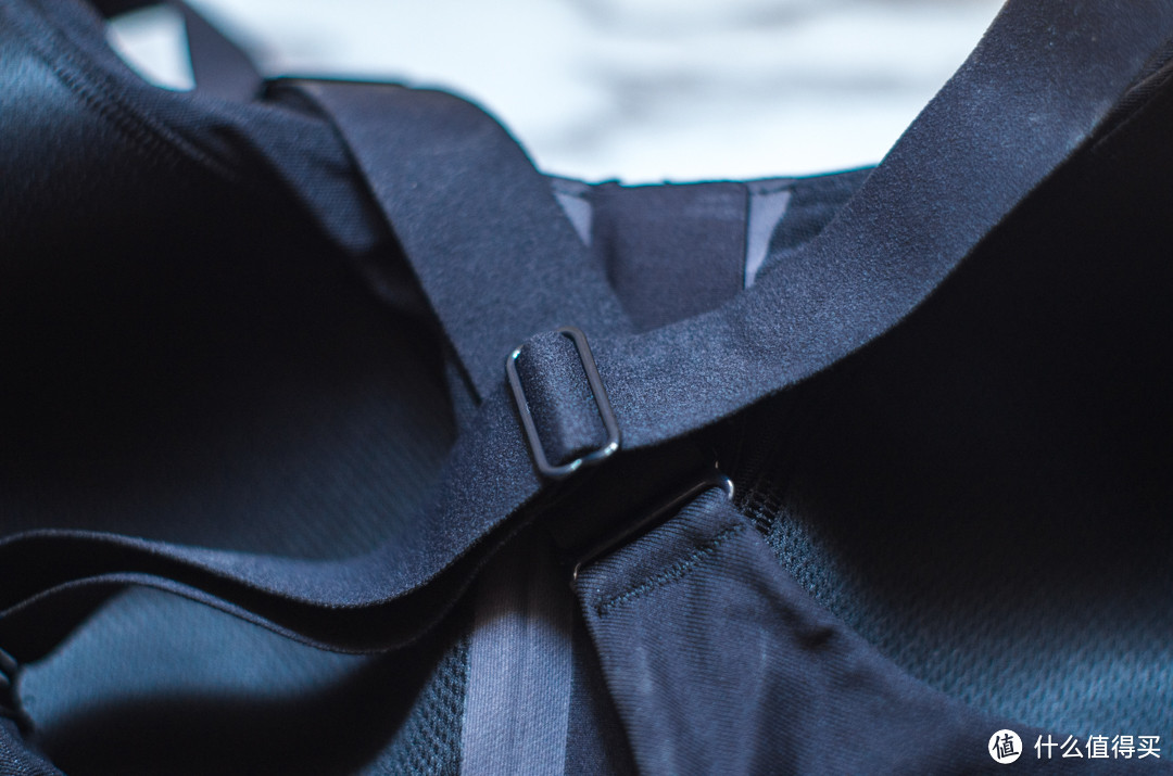 凭胸而论，这是一款不错的运动内衣 —— 安德玛UA Vanish拉链运动内衣（高强度） 使用体验