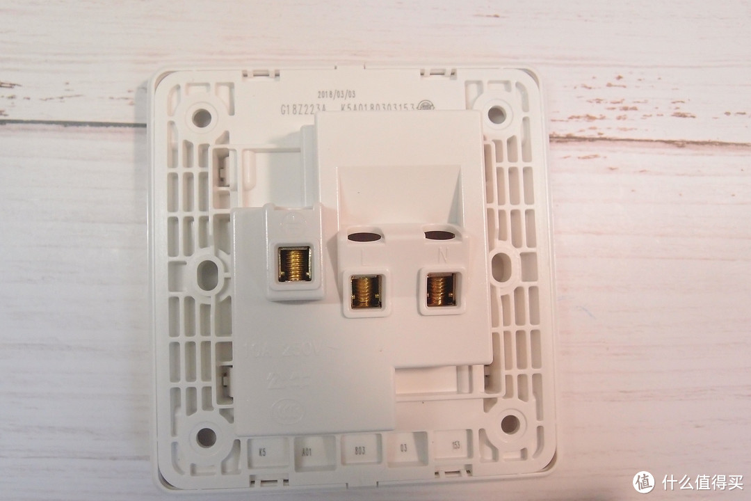 从公牛到西门子，9大主流品牌五孔墙插大横评！告诉你618哪种插座值得买！