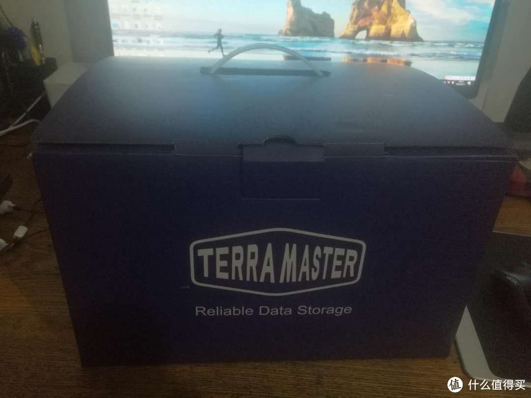 TERRAMASTER 铁威马 F4-220 简介及控制面板功能详解