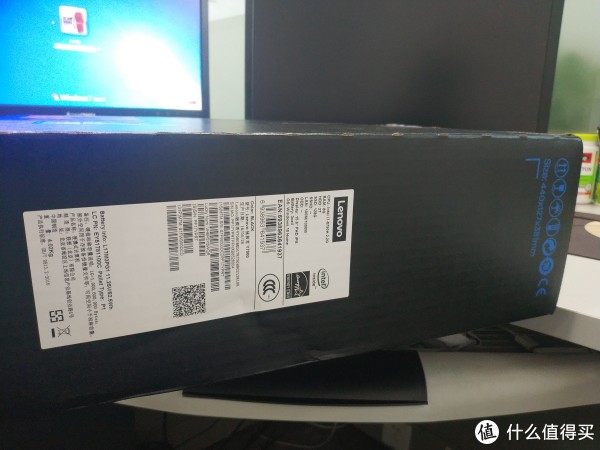 侧面是产品说明贴纸