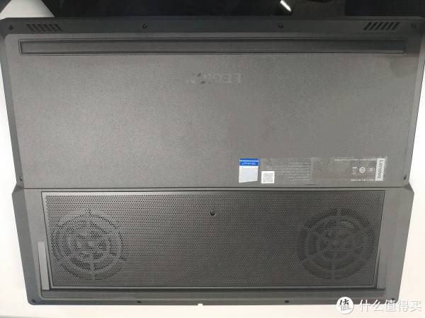底部两个大风扇