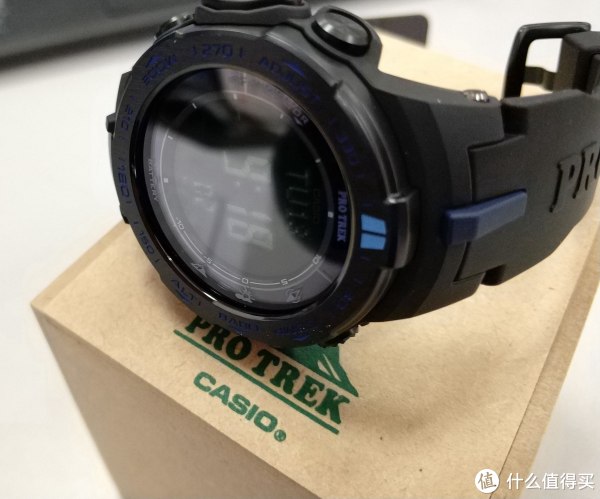 再来个角度看一下手表