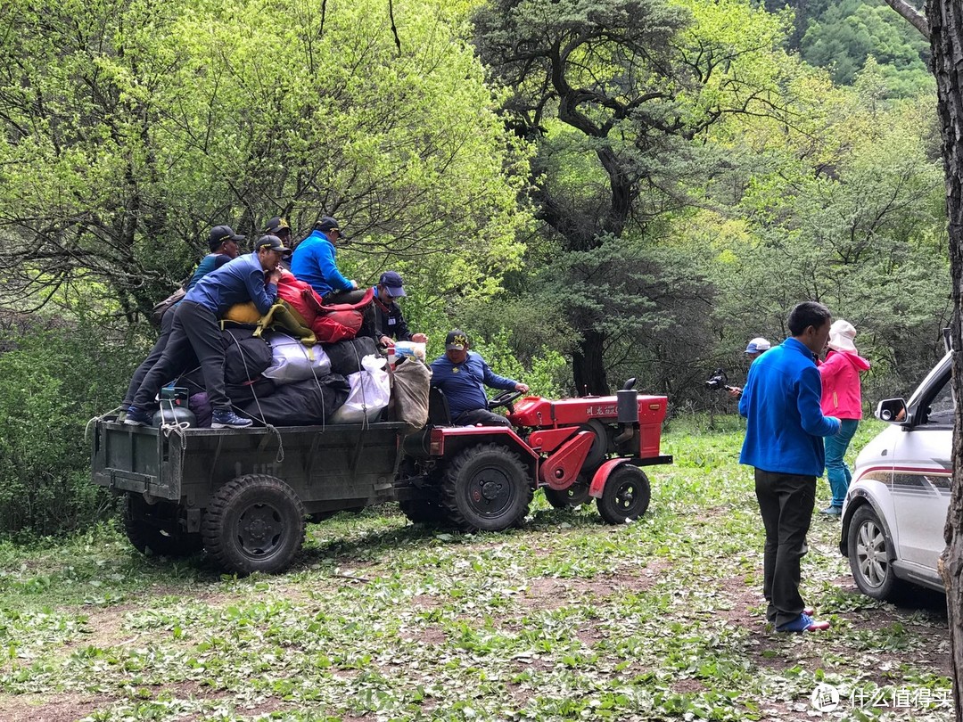 14天旅游行程——途径佛国色达，登顶那玛峰，游览稻城亚丁。