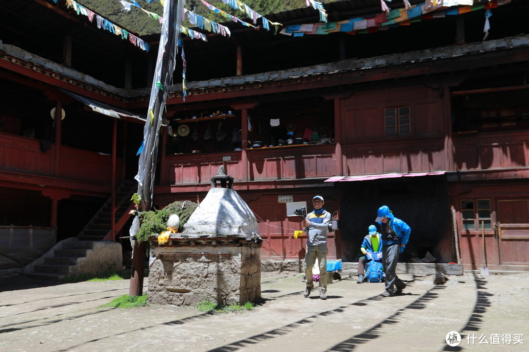 14天旅游行程——途径佛国色达，登顶那玛峰，游览稻城亚丁。