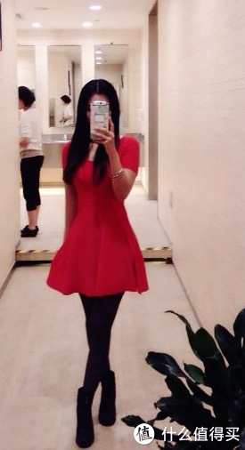 红色日常裙，同样购于H&M，100RMB左右