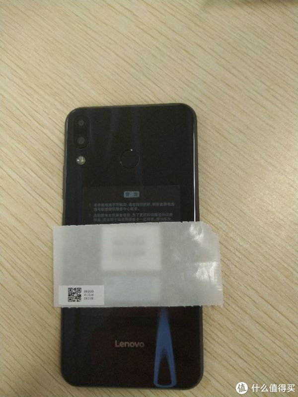 后壳玻璃覆盖，手感不错