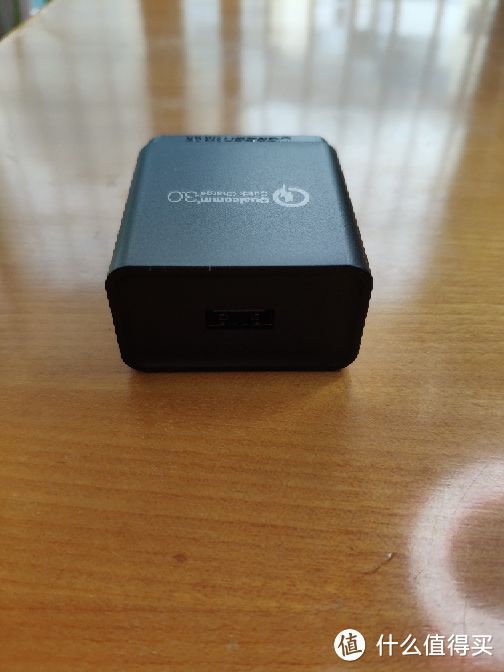 绿联 QC3.0快充充电器 开箱