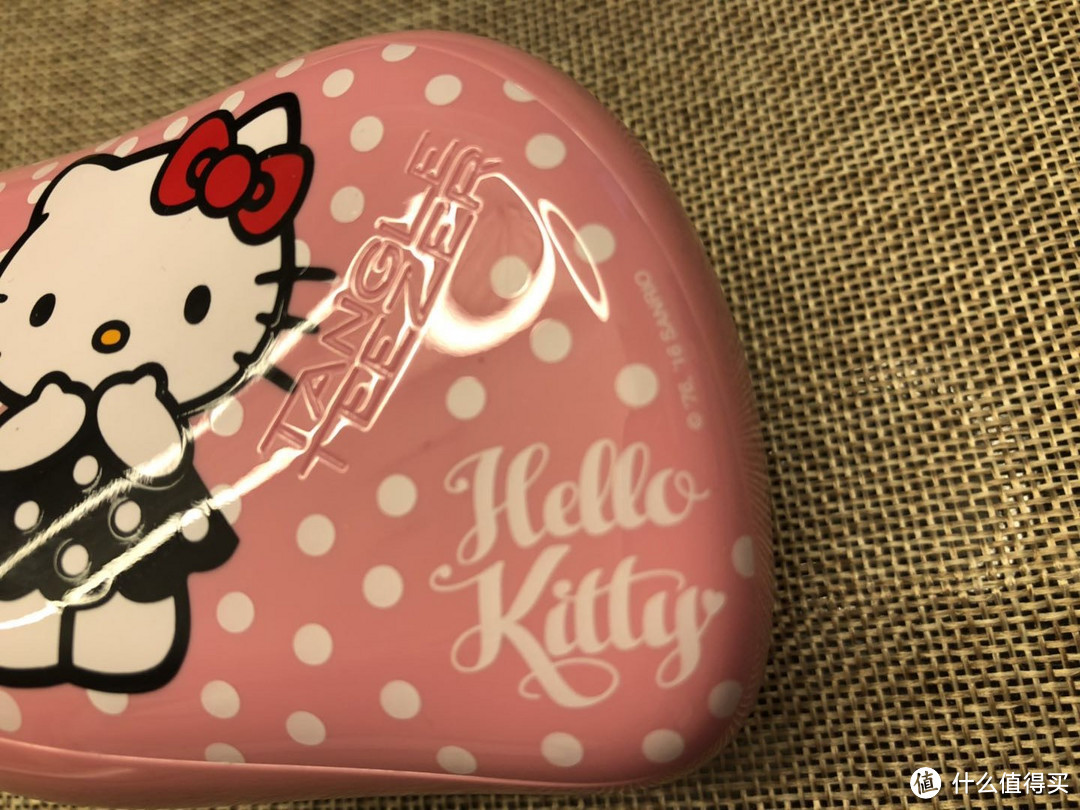 局部有HelloKitty的标识以及三丽鸥的授权