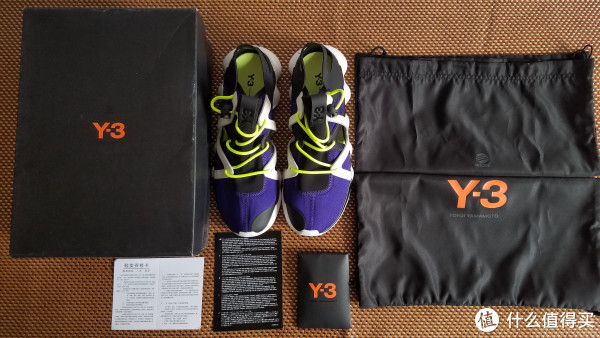 鞋盒内所有物品