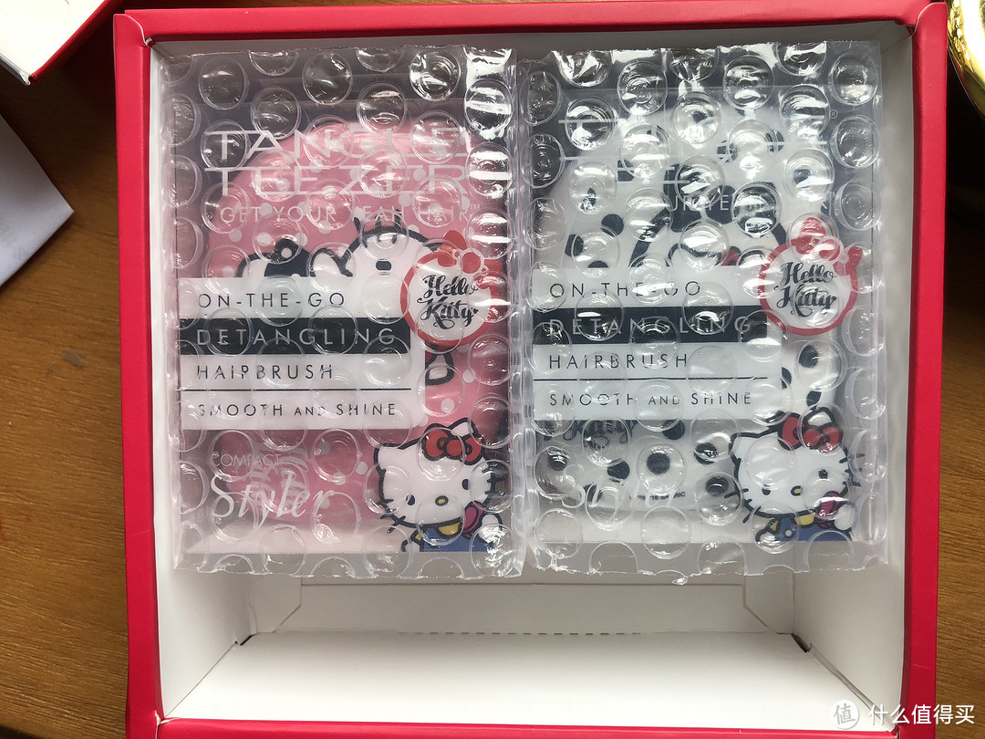 少女心爆棚的TANGLE TEEZER & HELLO KITTY 联名款