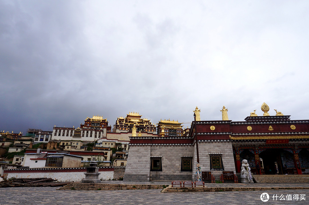 松赞林寺正门近景