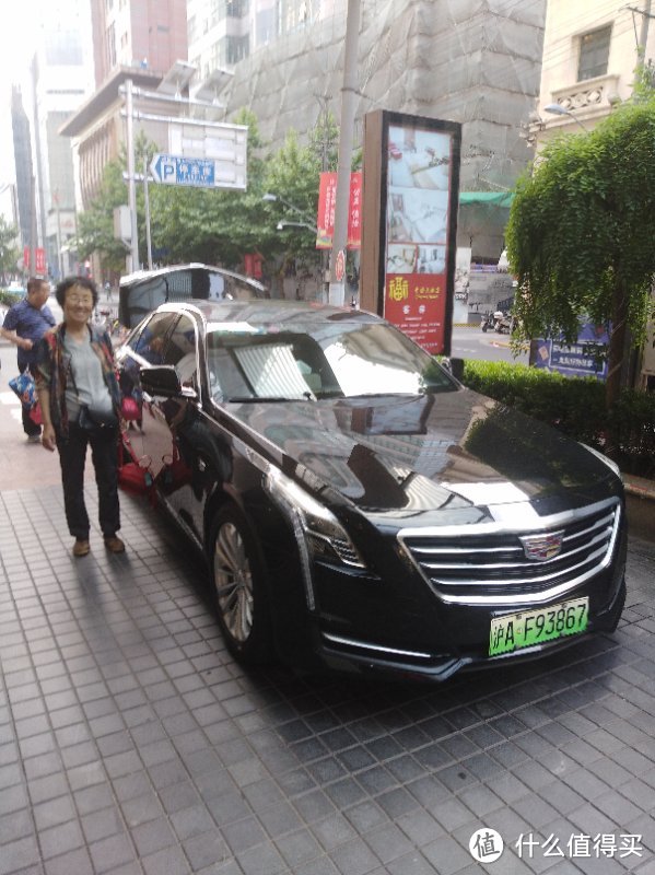 送机时,订到了凯迪拉克