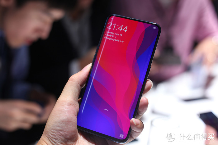 OPPO Find X现场评测：93.8%屏占比，摄像头可玩年