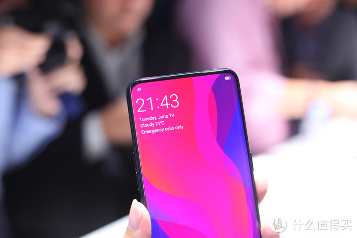 OPPO Find X现场评测：93.8%屏占比，摄像头可玩年