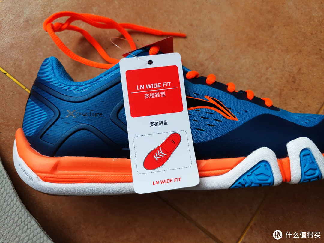 给父亲的礼物—LI-NING 李宁 夏款透气羽毛球鞋开箱