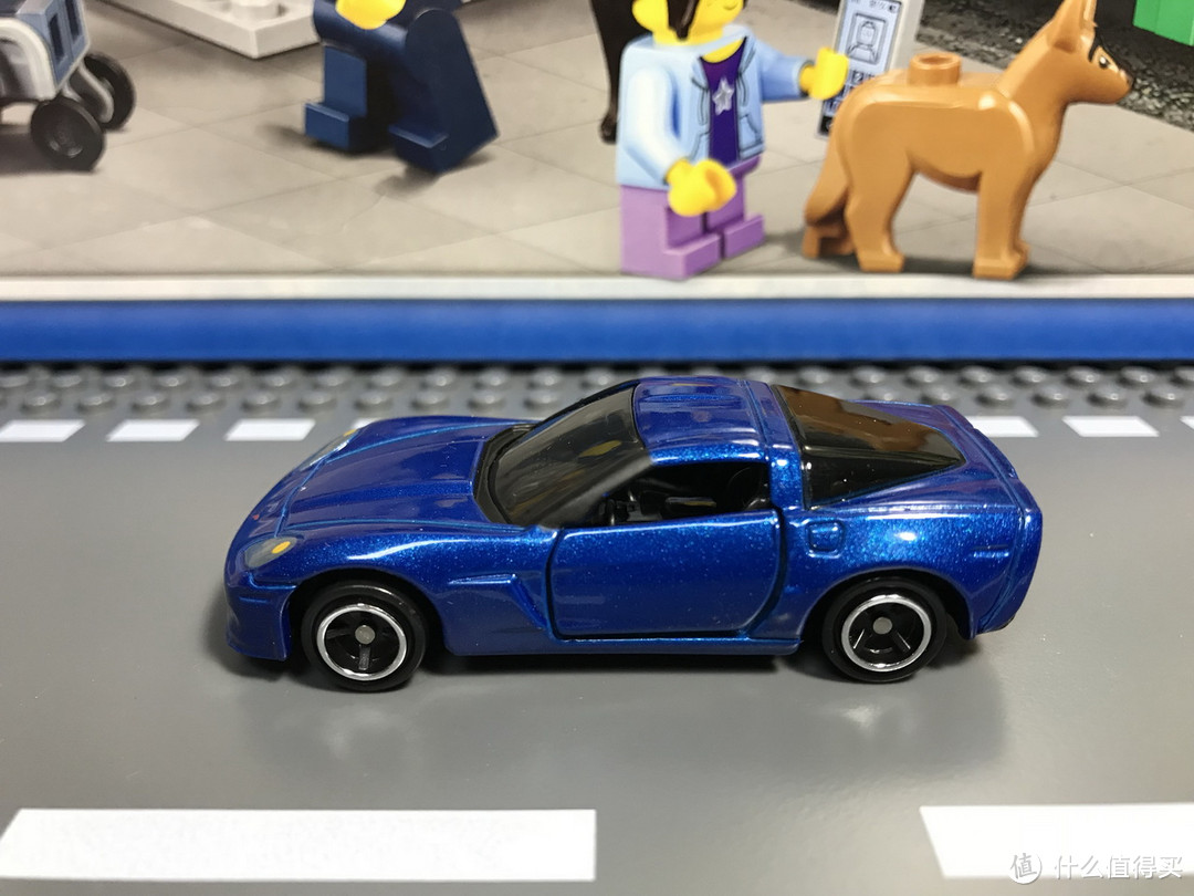 打折优惠凑单好物：TOMICA 多美卡 Chevrolet Corvette Z06 雪佛莱 合金玩具车模型开箱