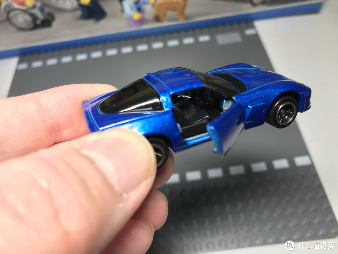 打折优惠凑单好物：TOMICA 多美卡 Chevrolet Corvette Z06 雪佛莱 合金玩具车模型开箱