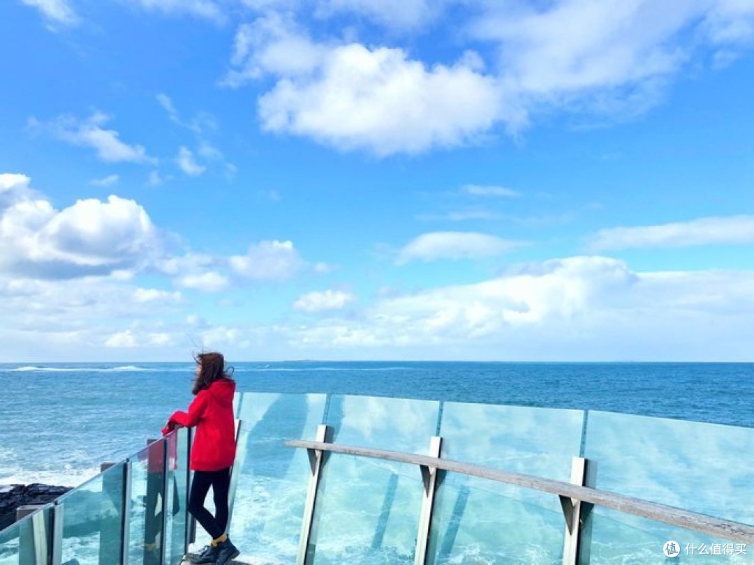 △观景台和远处的海浪