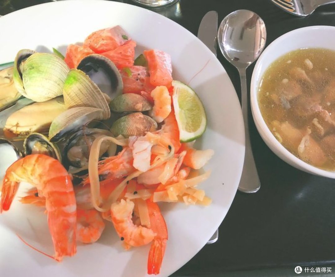 △自助晚餐的海鲜们和鸡汤