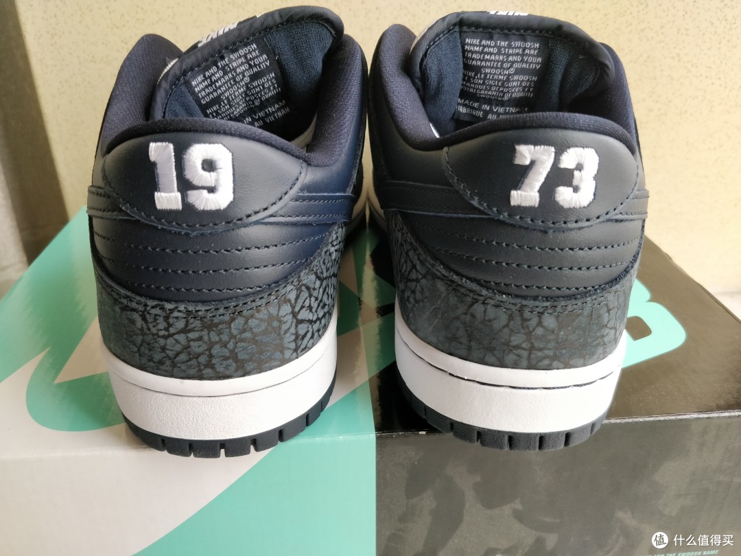 dunk后跟刺绣真假,aj11飞人刺绣真假 鞋后跟刺绣1973,说实话我感觉有点一般