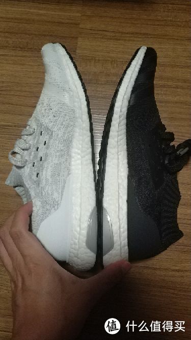 618京东Adidas 阿迪达斯 Ultra Boost Uncaged 运动鞋黑白双煞入手对比记