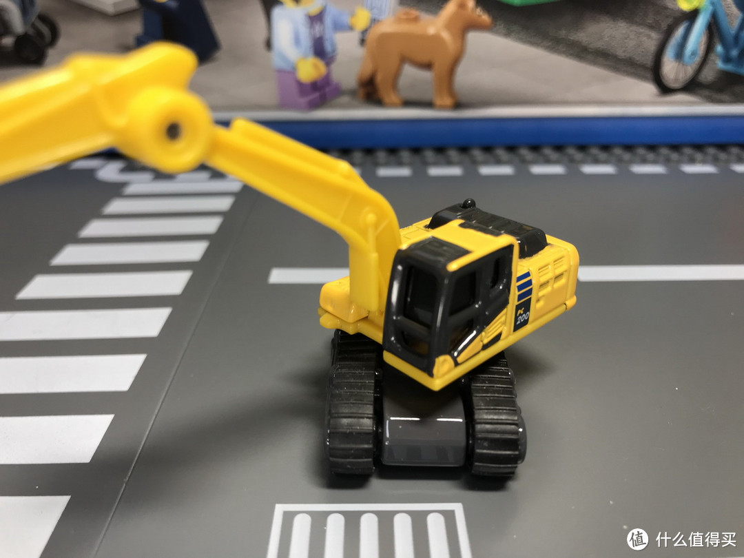 打折优惠凑单好物：TOMICA 多美卡 KOMATSU EXCAVATOR PC200-10 小松挖掘机开箱