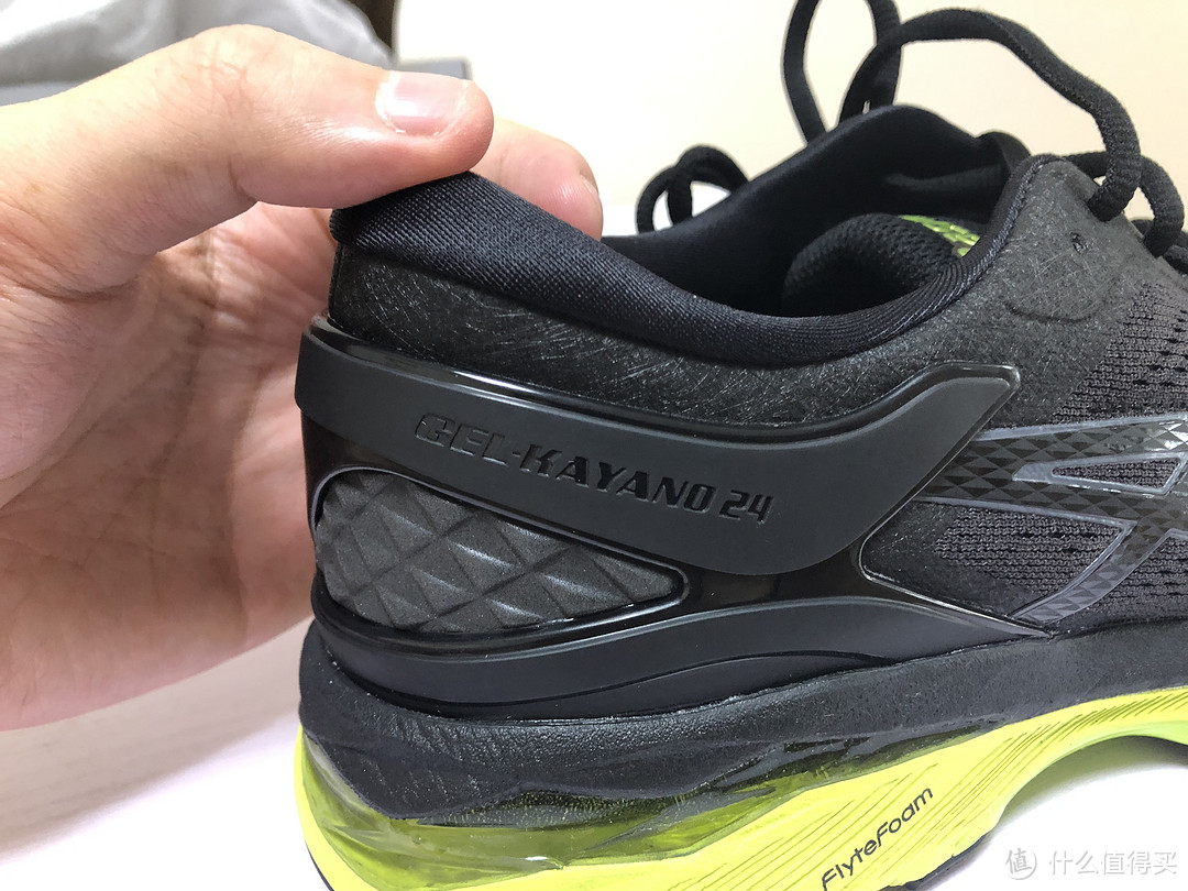 令人审美疲劳的*级跑鞋——Asics 亚瑟士 Kayano 24开箱