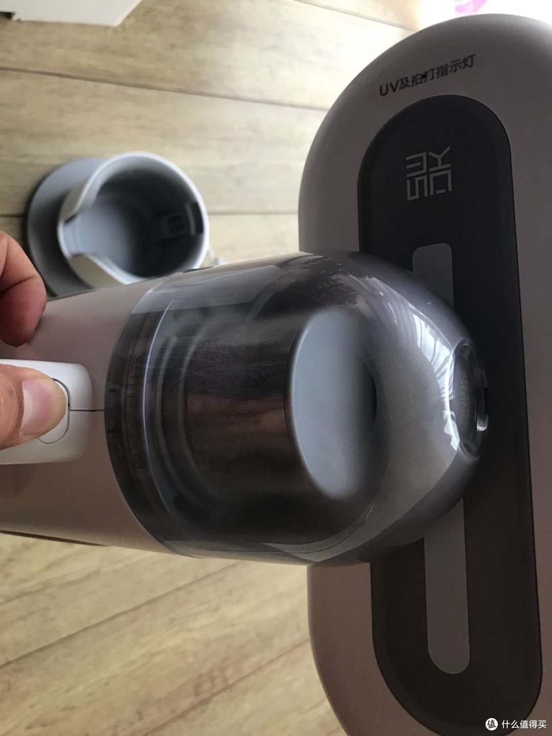 按下这个按键可以打开尘盒