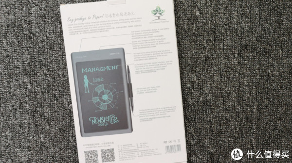 &nbsp; &nbsp; &nbsp; 背部则是用中英双语介绍其功能及特点，扫描左下角二维码可以下载对应的IOS或者安卓APP。